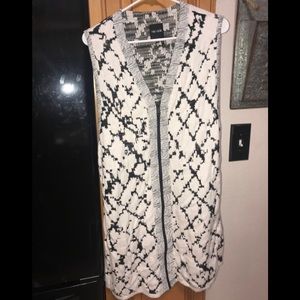 NIK+ZOE SWEATER VEST SIZE SMALL